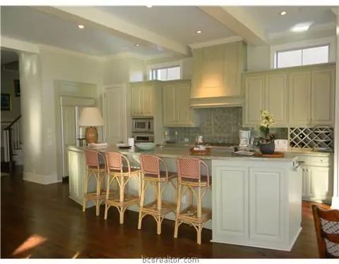 3211 Founders Dr, Bryan, TX 77807 photo 4