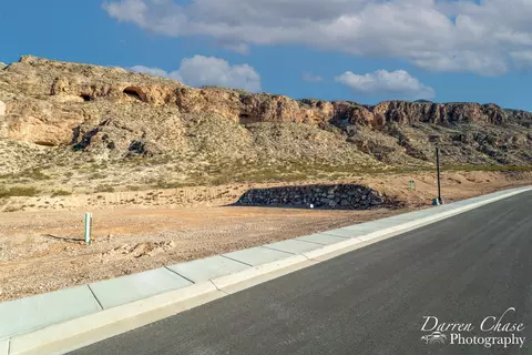 3261 S Cliffs Dr, Hurricane, UT 84737