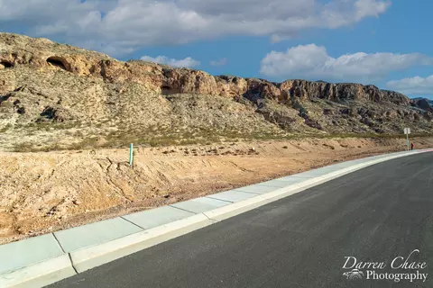 3275 S Cliffs Dr, Hurricane, UT 84737