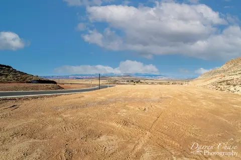 3275 S Cliffs Dr, Hurricane, UT 84737 photo 3