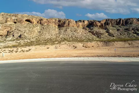 3289 S Cliffs Dr, Hurricane, UT 84737