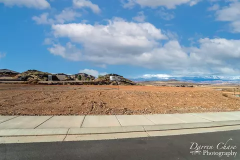 3294 S Cliffs Dr, Hurricane, UT 84737 photo 2