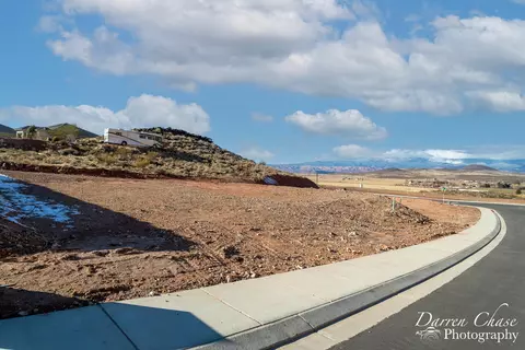 3270 S Cliffs Dr, Hurricane, UT 84737