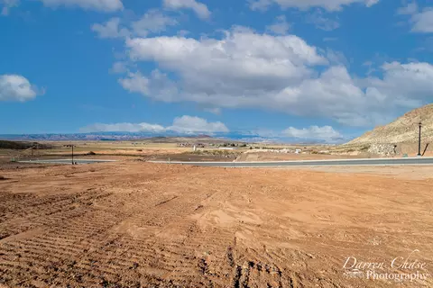 893 W Rock View Dr, Hurricane, UT 84737
