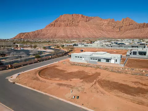 683 E Crimson Flare Ln, Ivins, UT 84738