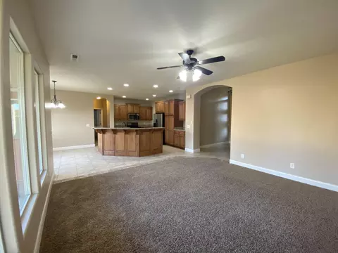 689 E Sonoran Dr, Washington, UT 84780 photo 9