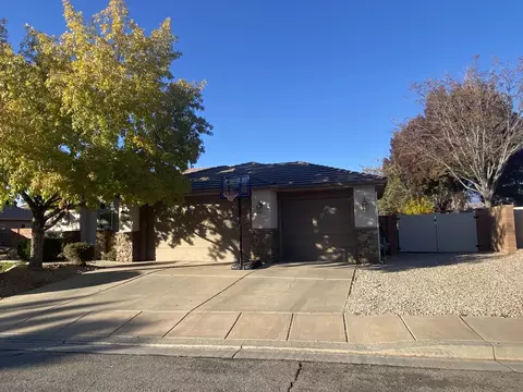 689 E Sonoran Dr, Washington, UT 84780 photo 4