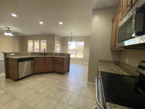 689 E Sonoran Dr, Washington, UT 84780 photo 11