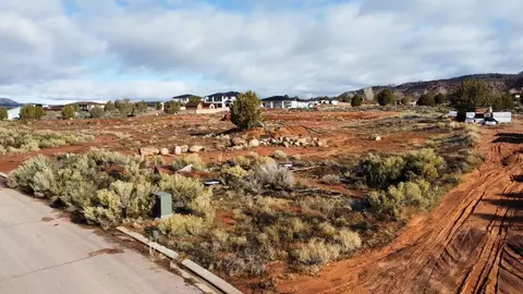 1297 E Cactus Dr, Apple Valley, UT 84737 photo 2