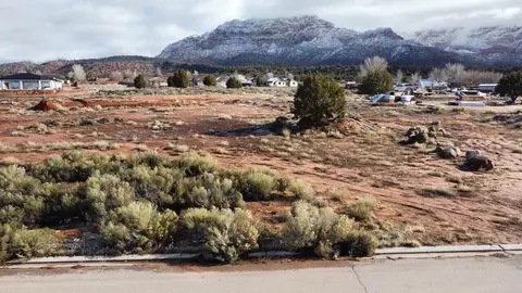 1297 E Cactus Dr, Apple Valley, UT 84737 photo 3