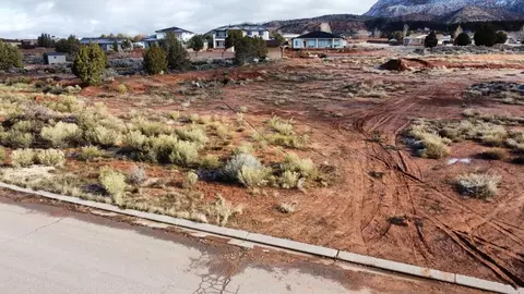 1277 E Cactus Dr, Apple Valley, UT 84737 photo 2