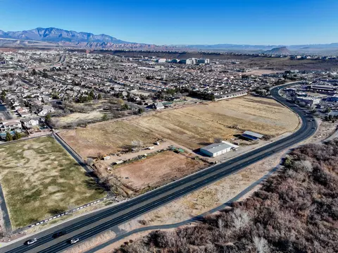 900 E Riverside Dr, Saint George, UT 84790 photo 2