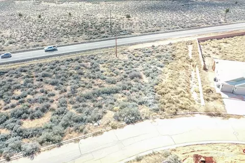 1176 E Cactus Dr, Apple Valley, UT 84737 photo 2