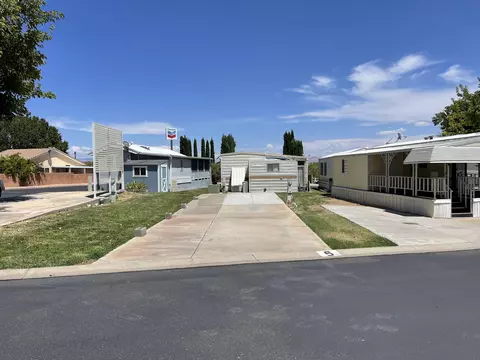 1150 W Red Hills Pkwy, Washington, UT 84780 photo 4
