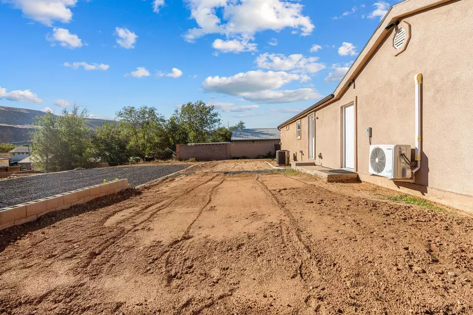 Exterior - 246 N 200 W, Hurricane, UT 84737 photo 5 of 12