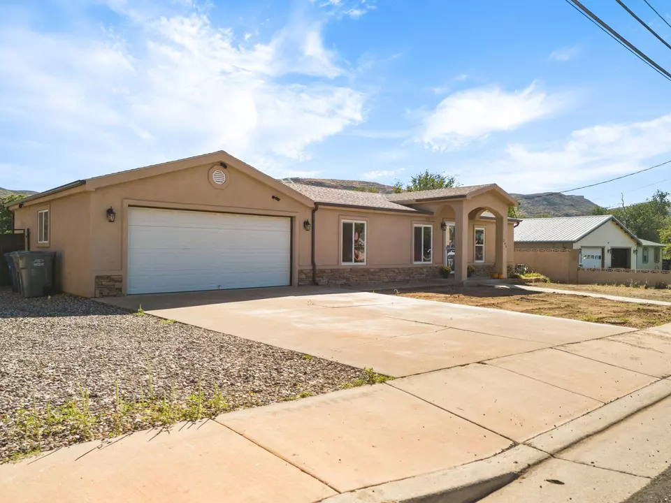 Exterior - 246 N 200 W, Hurricane, UT 84737 photo 2 of 12
