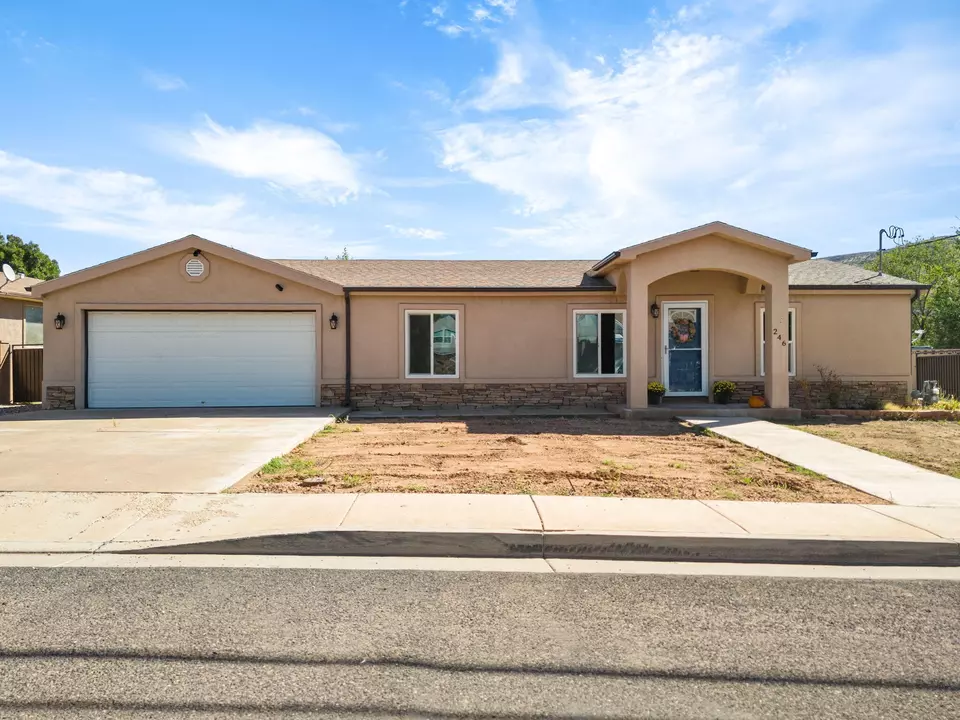 Exterior - 246 N 200 W, Hurricane, UT 84737 photo 1 of 12
