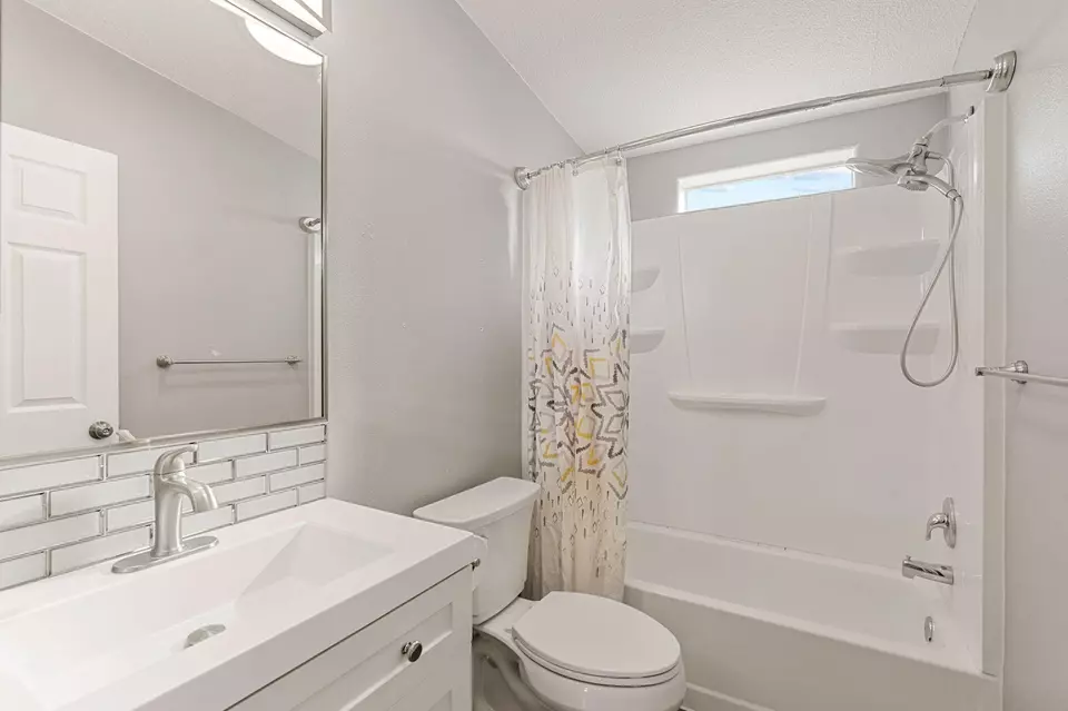 Bath - 246 N 200 W, Hurricane, UT 84737 photo 1 of 2