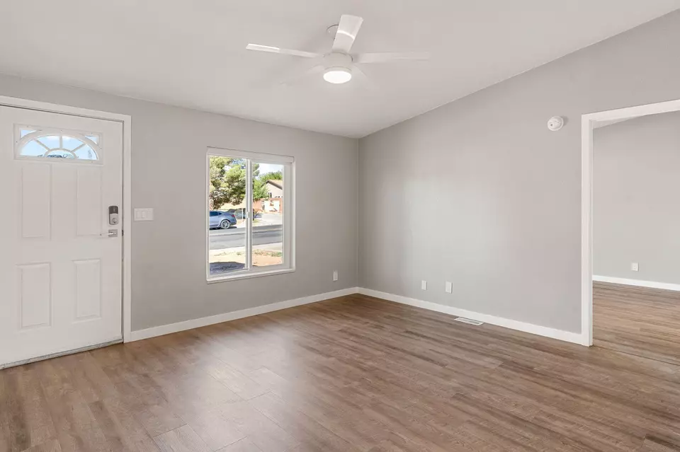 Living - 246 N 200 W, Hurricane, UT 84737 photo 3 of 3