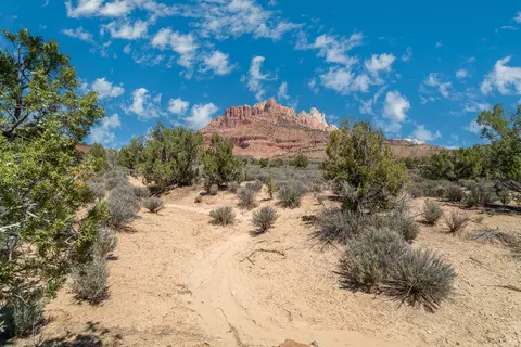 2495 Navajo Cir, Springdale, UT 84767