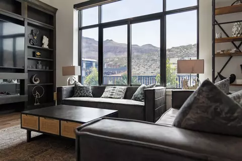 1450 W Torrey Pines Rd, Hurricane, UT 84737