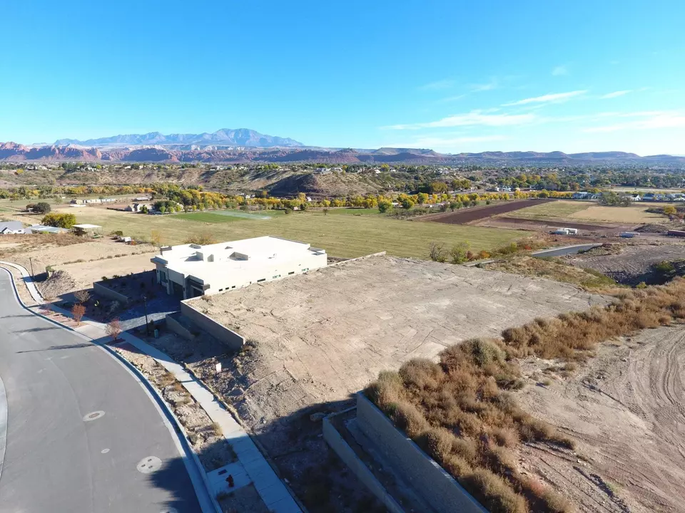  1300 N Hillside Way, Santa Clara, UT 84765 photo 2