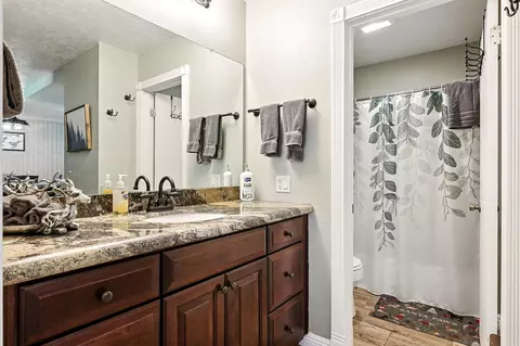Bath - 385 S Vasels Rd # 4, Brian Head, UT 84719 photo 1 of 3