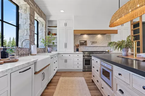 Kitchen - 926 E Autumn Dr, Brian Head, UT 84719 photo 3 of 5