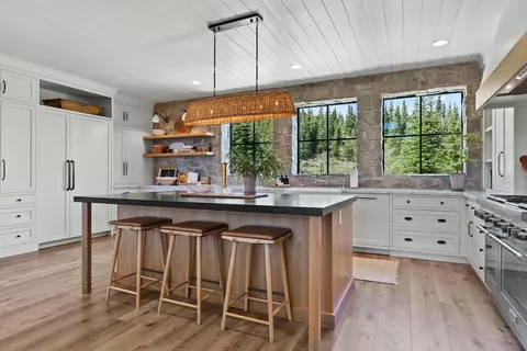 Kitchen - 926 E Autumn Dr, Brian Head, UT 84719 photo 2 of 5
