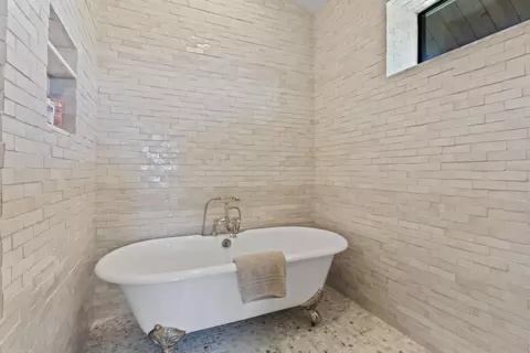 Bath - 926 E Autumn Dr, Brian Head, UT 84719 photo 3 of 5