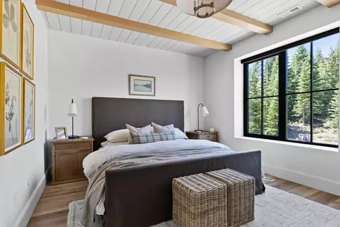 Bedroom - 926 E Autumn Dr, Brian Head, UT 84719 photo 4 of 5
