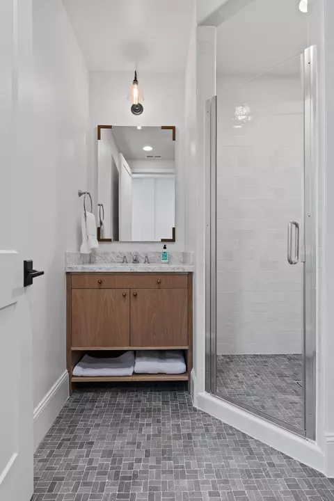 Bath - 926 E Autumn Dr, Brian Head, UT 84719 photo 1 of 5