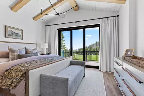 Bedroom - 926 E Autumn Dr, Brian Head, UT 84719 photo 1 of 5