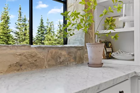Kitchen - 926 E Autumn Dr, Brian Head, UT 84719 photo 4 of 5