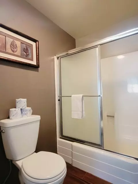 Bath - 407 S Vasels Rd # 17, Brian Head, UT 84719 photo 3 of 6