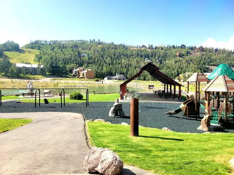 Exterior - 407 S Vasels Rd # 17, Brian Head, UT 84719 photo 8 of 12