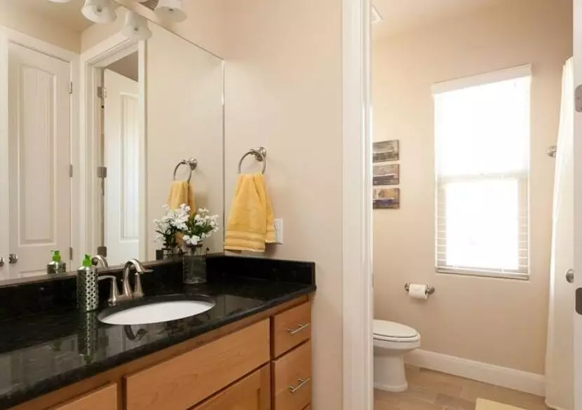 Bath - 2063 N Coral Ridge Dr, Washington, UT 84780 photo 3 of 3