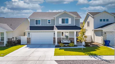 3074 S Edgewater Ln, Syracuse, UT 84075
