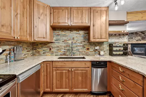 Kitchen - 117 E Steam Engine Dr #8A, Brian Head, UT 84719 photo 3 of 5