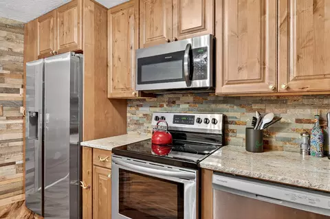 Kitchen - 117 E Steam Engine Dr #8A, Brian Head, UT 84719 photo 2 of 5