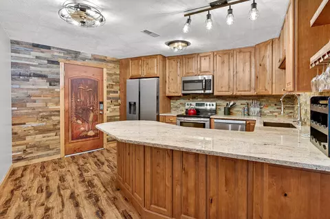 Kitchen - 117 E Steam Engine Dr #8A, Brian Head, UT 84719 photo 5 of 5