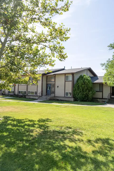 305 Elmwood Dr, Orem, UT 84058