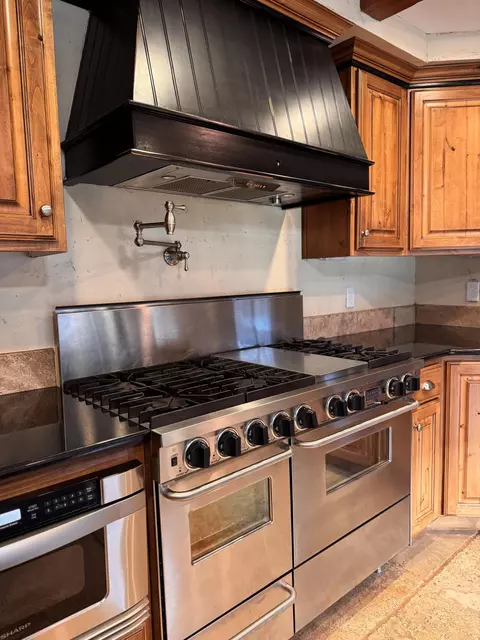 Kitchen - 1109 E 400 S, New Harmony, UT 84757 photo 2 of 5