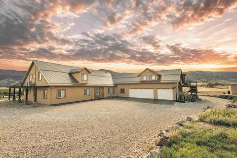 Exterior - 1109 E 400 S, New Harmony, UT 84757 photo 2 of 9