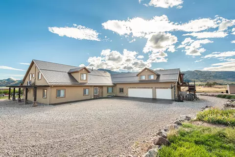 Exterior - 1109 E 400 S, New Harmony, UT 84757 photo 3 of 10