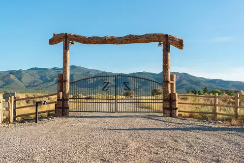 1109 E 400 S, New Harmony, UT 84757