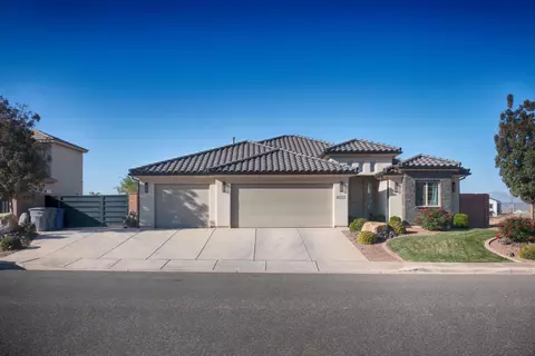 Exterior - 4032 S 890 E, Washington, UT 84780 photo 2 of 10