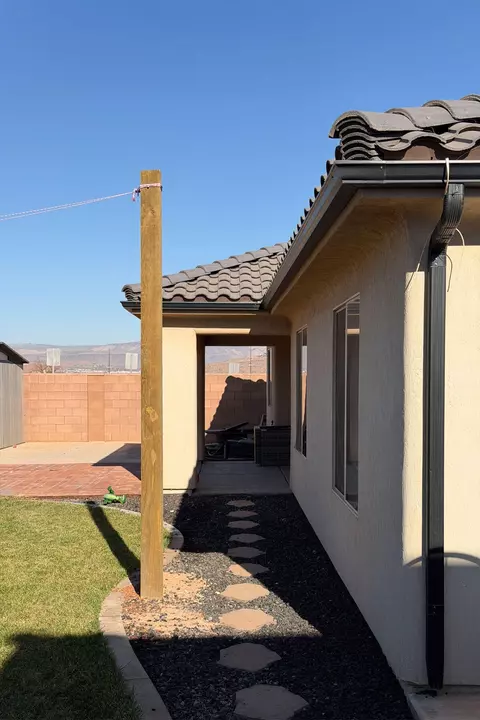 Exterior - 4032 S 890 E, Washington, UT 84780 photo 7 of 10