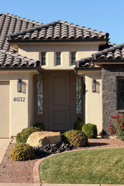 Exterior - 4032 S 890 E, Washington, UT 84780 photo 3 of 10