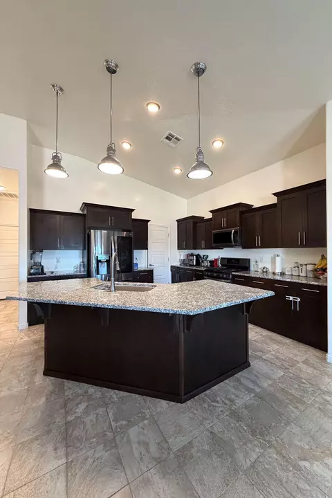Kitchen - 4032 S 890 E, Washington, UT 84780 photo 3 of 3